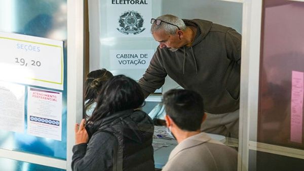Arrancan elecciones presidenciales en Brasil Brasilia. Telesur
