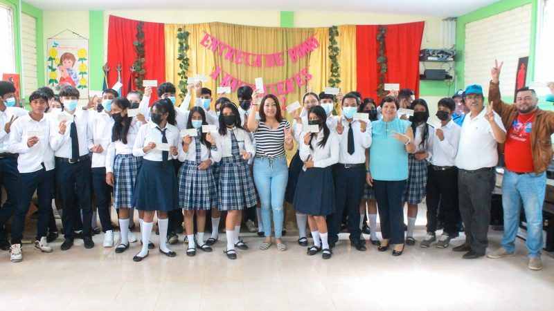 Bachilleres de Ocotal reciben bono complementario Managua. Radio La Primerísima