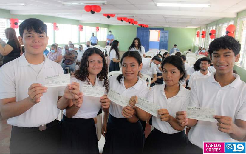 Gobierno inicia entrega del bono complementario a bachilleres Managua. Radio La Primerísima/ El 19 Digital