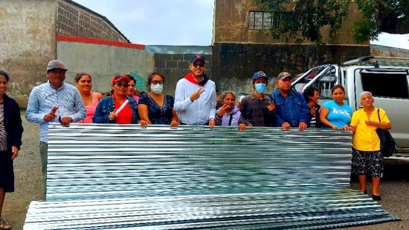 Entregan planes techo a familias afectadas por lluvias en Diriamba Carazo. Por Manuel Aguilar