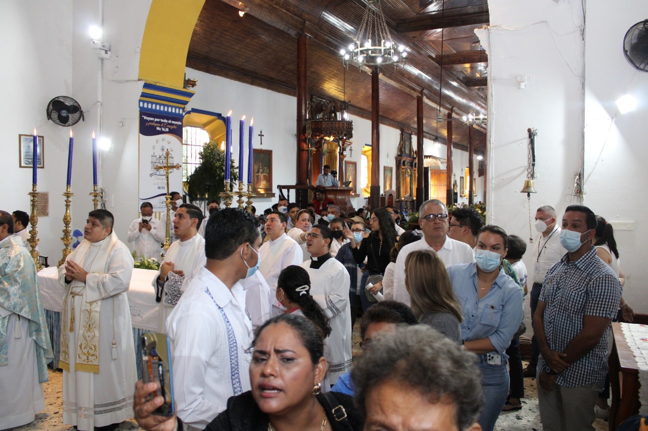 Católicos participan en la Lavada de la Plata en El Viejo Managua. Jerson Dumas, Radio La Primerísima