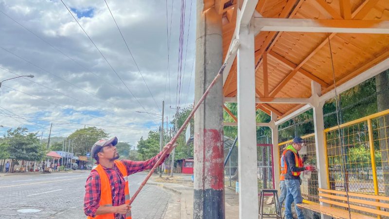 Mejoran paradas de buses en el Distrito 2 de Managua Managua. Radio La Primerísima 