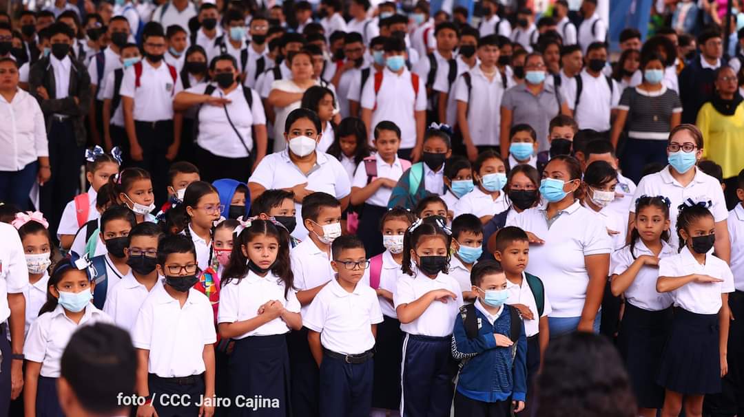 Miles de niños y niñas regresan a las aulas de clases Managua. Radio La Primerísima