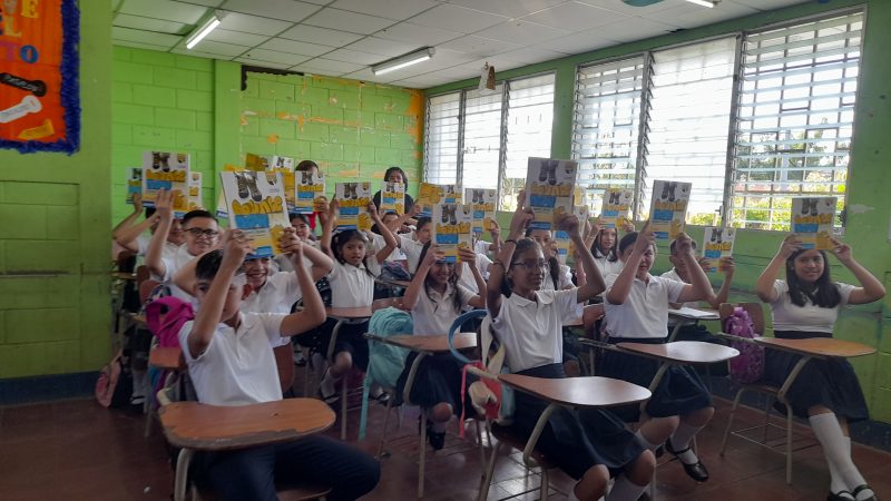 MINED entrega más de 221 mil libros en centros educativos Managua. Radio La Primerísima