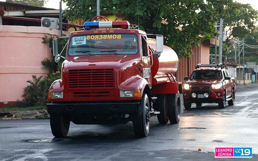 Bomberos envían dos camiones cisternas a nueva estación en San Lucas Managua. Radio La Primerísima