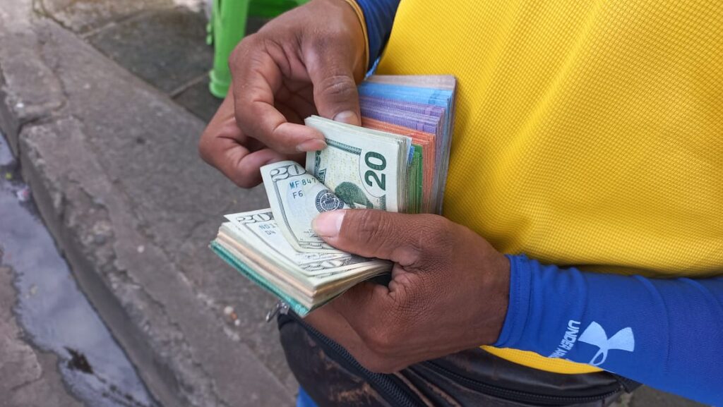 Banco Central reafirma estabilidad de tasa cambiaria del dólar Managua. Radio La Primerísima