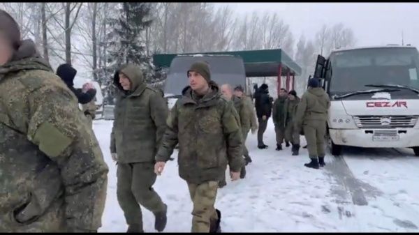 Rusia y Ucrania intercambian prisioneros Moscú. Agencias